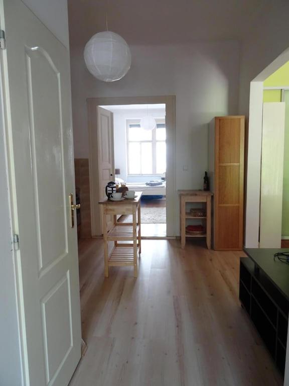 Garden Apartment On Art Nouveau Street In Central Прага Екстериор снимка