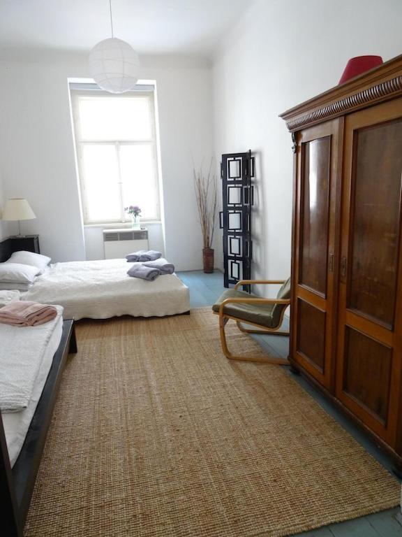 Garden Apartment On Art Nouveau Street In Central Прага Екстериор снимка