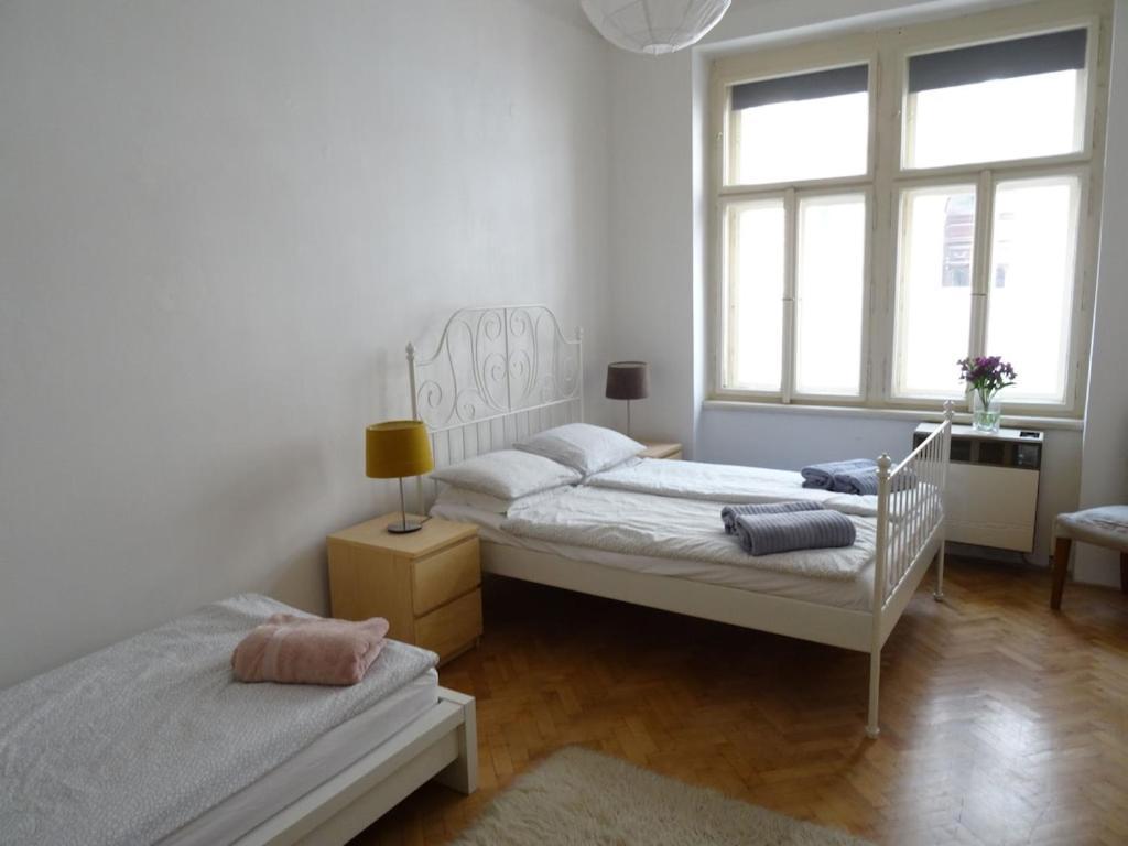 Garden Apartment On Art Nouveau Street In Central Прага Екстериор снимка