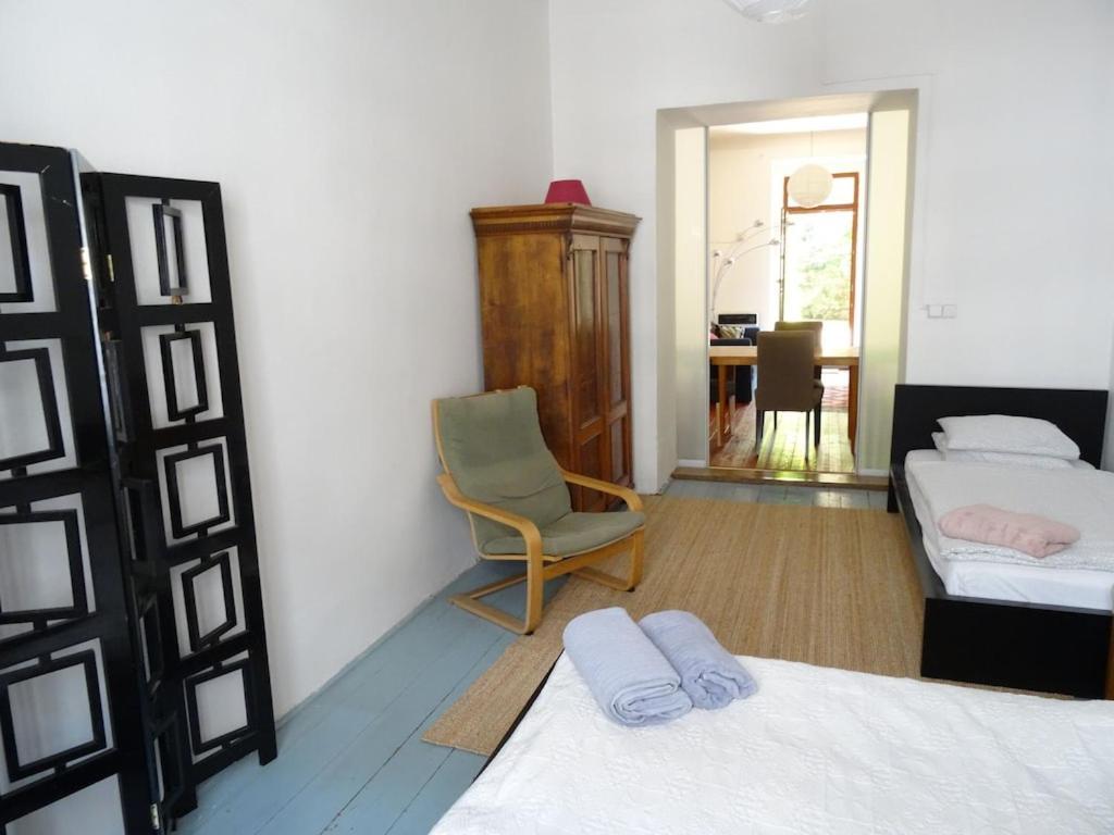 Garden Apartment On Art Nouveau Street In Central Прага Екстериор снимка