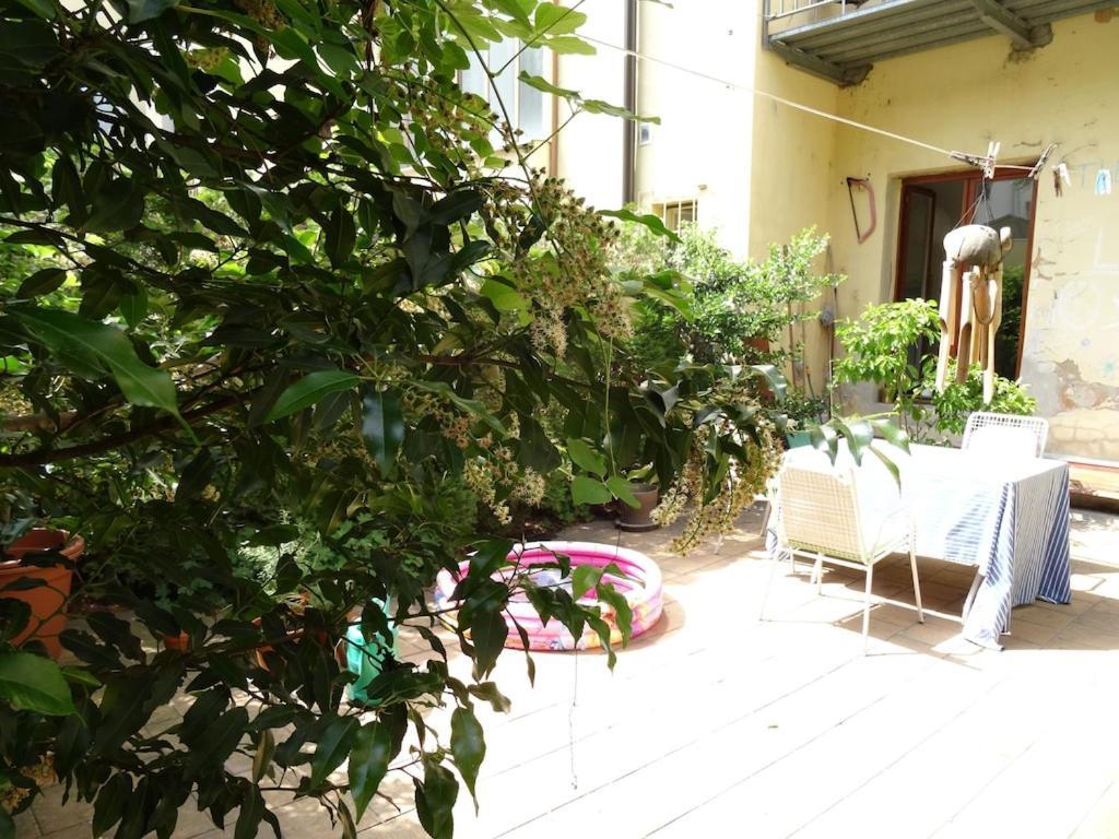 Garden Apartment On Art Nouveau Street In Central Прага Екстериор снимка